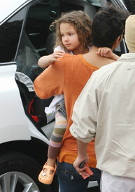 Halle Berry out in Los Angeles 30.12.2011_11.jpg