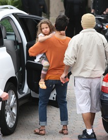 Halle Berry out in Los Angeles 30.12.2011_12.jpg