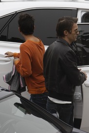 Halle Berry out in Los Angeles 30.12.2011_16.jpg