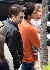 Halle Berry out in Los Angeles 30.12.2011_26.jpg