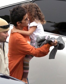 Halle Berry out in Los Angeles 30.12.2011_32.jpg