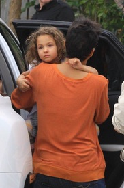 Halle Berry out in Los Angeles 30.12.2011_39.jpg