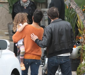 Halle Berry out in Los Angeles 30.12.2011_40.jpg