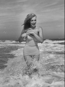 22510_MarilynMonroe_TobyBeach_AndresDeDienes_1_Jun_1949_03_122_412lo.jpg