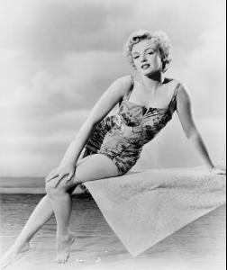 90866_MarilynMonroe_ClashByNightPhotoshoots_3_1952_01_122_24lo.jpg