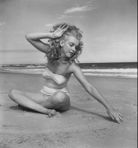 22631_MarilynMonroe_TobyBeach_AndresDeDienes_2_Jun_1949_07_122_29lo.jpg