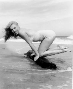 22455_MarilynMonroe_TobyBeach_AndresDeDienes_1_Jun_1949_01_122_378lo.jpg