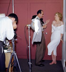 89336_MarilynMonroe_LIFEMagazine_PhillipeHalsmanPhotoshoots_Jan_1952_16_122_482lo.jpg