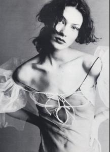 2, shalom_harlow-vogueUS-2, extraordinary beauty.jpg