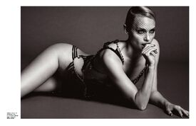 Lui N 23 2015 12 2016 01_140_Amber Valletta.jpg