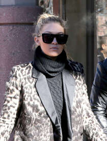 Gigi-Hadid-Out-in-Aspen--08.jpg