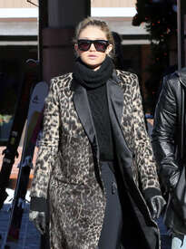 Gigi-Hadid-Out-in-Aspen--10.jpg