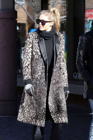 Gigi-Hadid-Out-in-Aspen--17.jpg