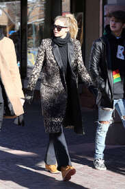 Gigi-Hadid-Out-in-Aspen--19.jpg