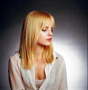 005-women-mena-suvari-portrait-www.huy.com.ua.jpg