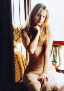 mena_suvari gold (3).jpg