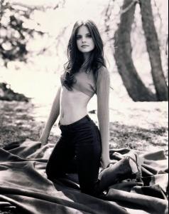 Mena-Suvari-420341 (6).jpg