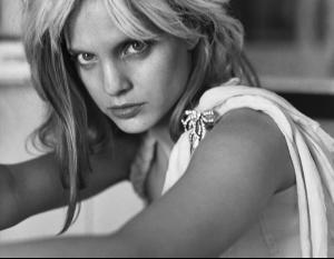 56670487dae44_Mena-Suvari-228527_1280_99