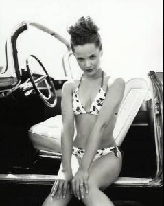 Mena-Suvari-retro bikini310377_600_600 (6).jpg