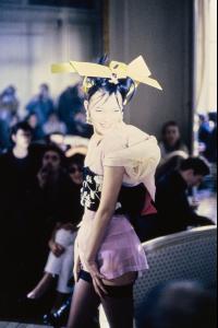 JOHN-GALLIANO-FALL-1994-RTW-02-KATE-MOSS