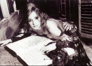 2001_EllenVonUnwerth_3_0014.thumb.jpg.fb