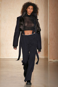 56c5ad6a31dfd_DKNYWomenRunwayFall2016New