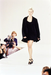 CALVIN-KLEIN-SPRING-1994-RTW-15-EMMA-BAL