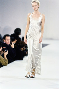 CALVIN-KLEIN-SPRING-1994-RTW-88-EMMA-BAL