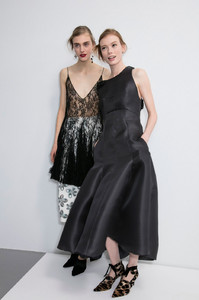 dior_julia9.thumb.jpg.d57636b85abdb5c485