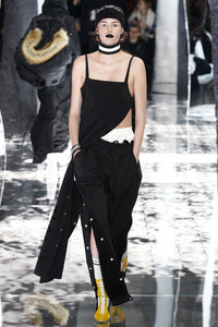 fenty_van1.thumb.jpg.b9572668303019d0b83