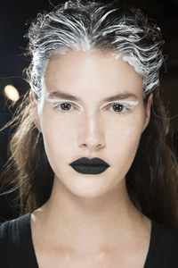 fenty_van2.thumb.jpg.78021b9a0c63fe85cca