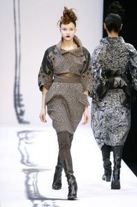 normal_Hiroko_Koshino_Fall_09_10_-_Paris_28329.jpg