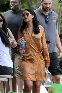 Rihanna-in-Mini-Dress-at-a-poolside-bar--05.jpg