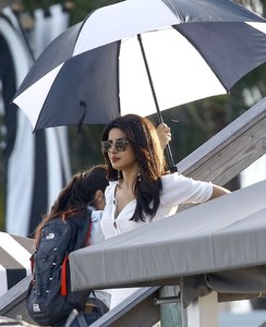 56ff922d445d6_PriyankaChopraStarsPerform