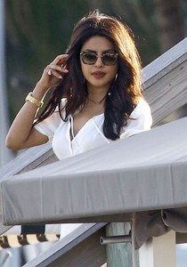 56ff9240e36ae_PriyankaChopraStarsPerform