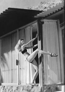 vogue us april 2000 1.jp8.jpg