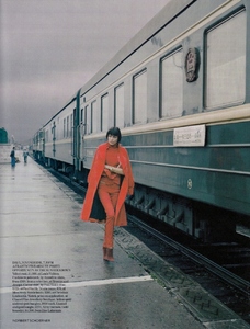 12 uk_vogue_jan_2005_27.jpg