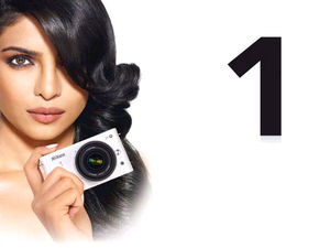 priyanka-chopra-nikon-cameras_1366473298