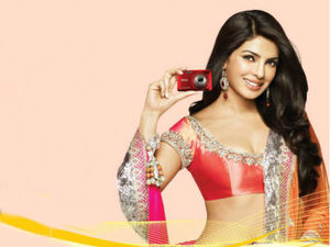 priyanka-chopra-nikon-cameras_1366473324