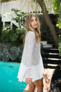 Camila Morrone (01).png