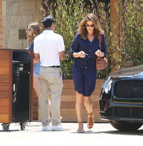 Cindy-Crawford-and-Kaia-Gerber-at-SOHO-House-Restaurant--03.jpg