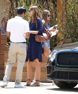 Cindy-Crawford-and-Kaia-Gerber-at-SOHO-House-Restaurant--09.jpg