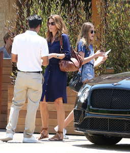 Cindy-Crawford-and-Kaia-Gerber-at-SOHO-House-Restaurant--24.jpg