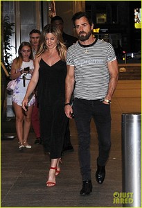 jennifer-aniston-justin-theroux-go-on-double-date-with-howard-stern-01.jpg