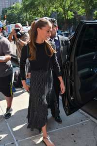 Alicia-Vikander--Greets-Her-Fans-in-Manhattan--01.jpg