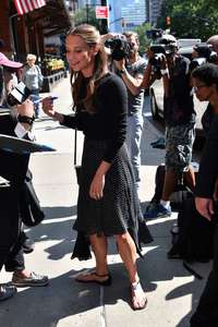 Alicia-Vikander--Greets-Her-Fans-in-Manhattan--02.jpg