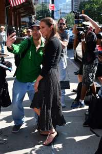 Alicia-Vikander--Greets-Her-Fans-in-Manhattan--06.jpg