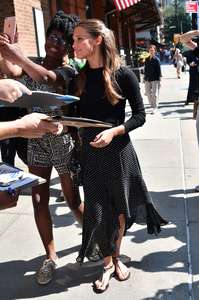 Alicia-Vikander--Greets-Her-Fans-in-Manhattan--16.jpg