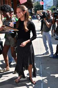 Alicia-Vikander--Greets-Her-Fans-in-Manhattan--17.jpg