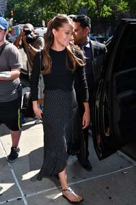 Alicia-Vikander--Greets-Her-Fans-in-Manhattan--18.jpg